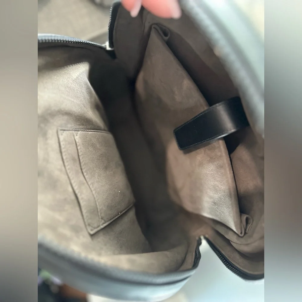 Gucci GG Supreme Large Backpack - Picture 7 of 13